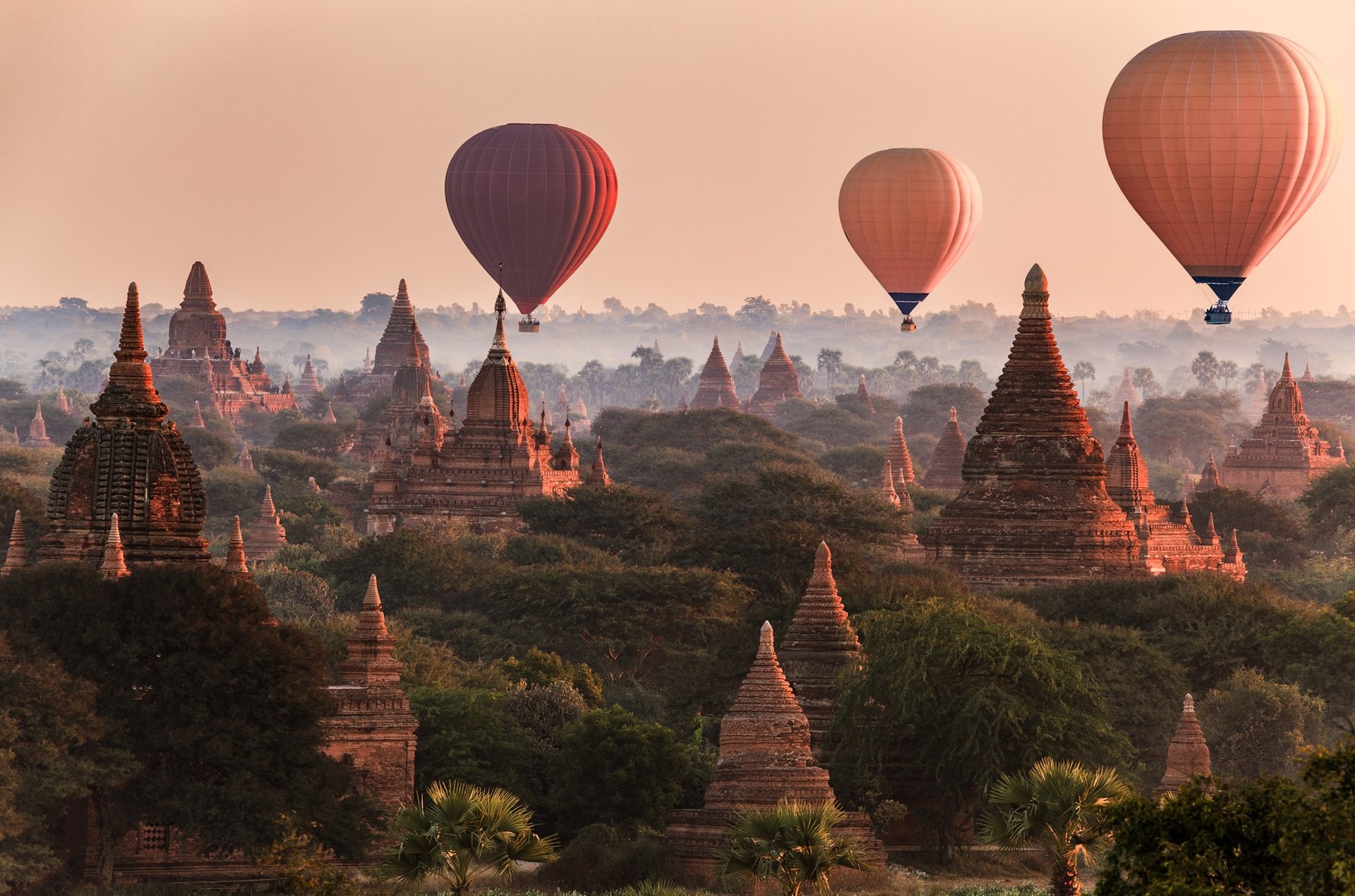 montgolfiere a Bagan en Birmanie