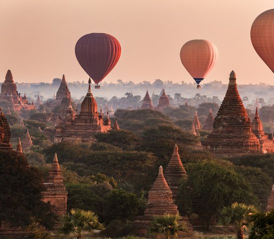 montgolfiere a Bagan en Birmanie