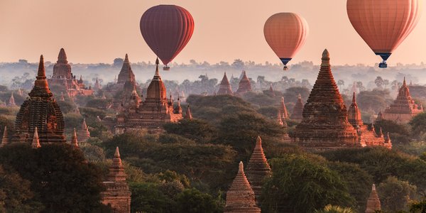 montgolfiere a Bagan en Birmanie