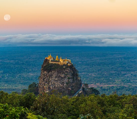 Monastere du Mont Popa en Birmanie