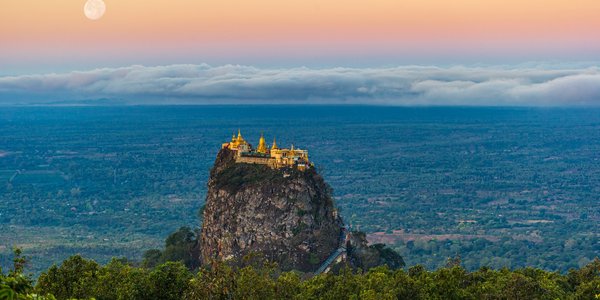 Monastere du Mont Popa en Birmanie