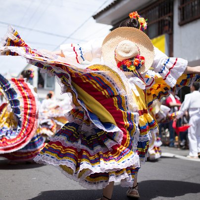 Danseuse au carnaval de San Pedro en Colombie