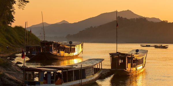 Bateau sur le Mekong a Luang Prabang au Laos