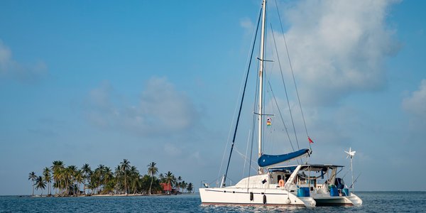 Catamaran dans a San Blas au Panama