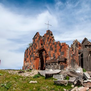 Ruines d'une église médiévale dans la Réserve de Khosrov en Arménie
