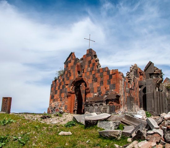Ruines d'une église médiévale dans la Réserve de Khosrov en Arménie
