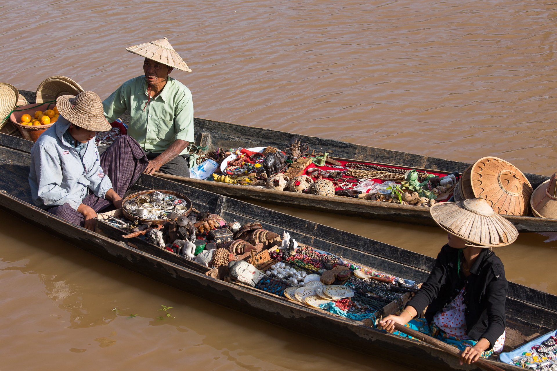 Marché flottant du Lac Inlé en Birmanie, Myanmar