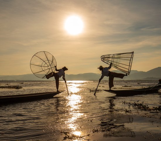 Pêcheurs sur le lac Inle en Birmanie, Myanmar