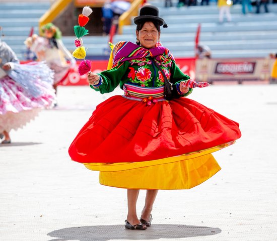 Danseuse traditionnelle en Bolivie