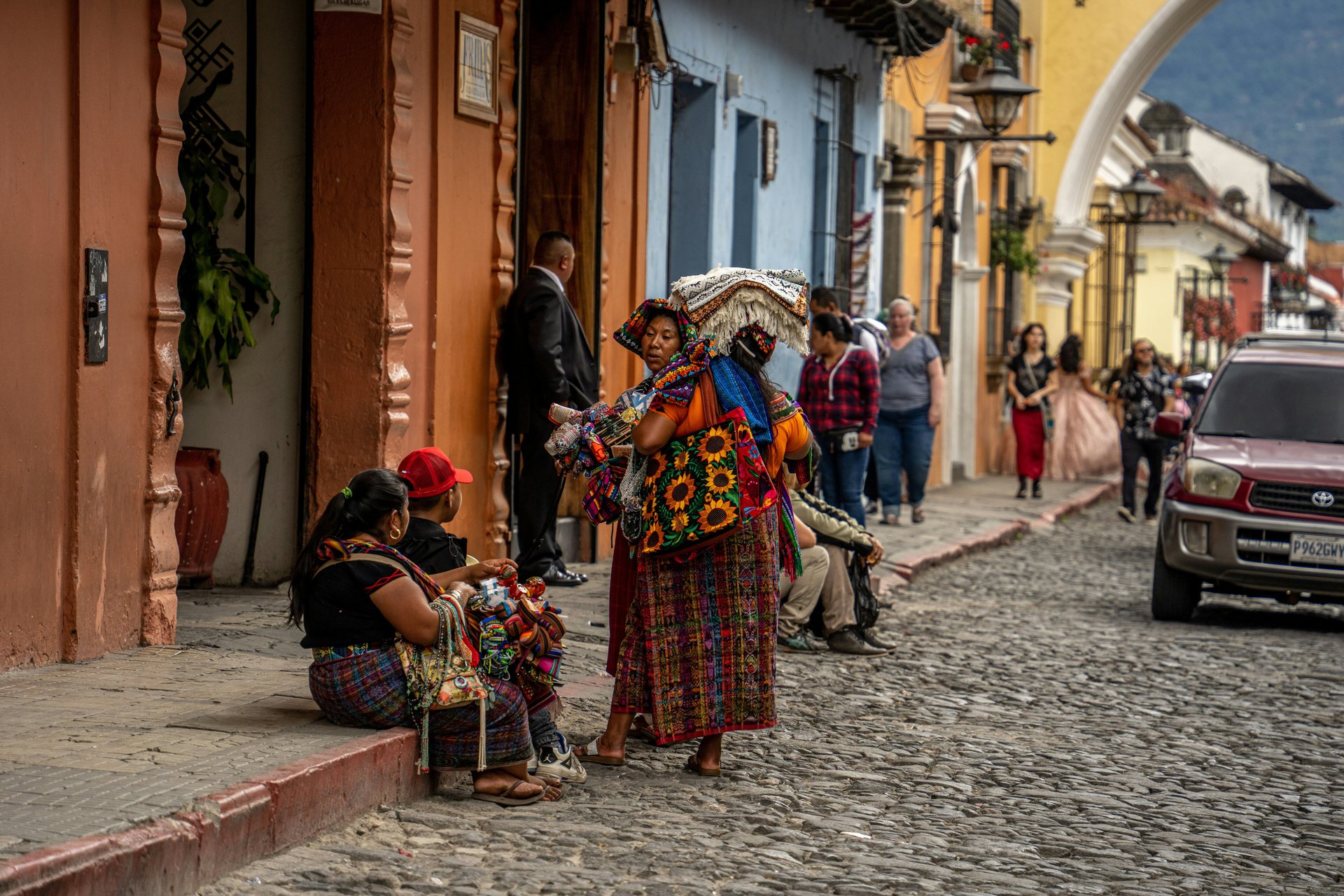 Femmes dans la rue d'Antigua au Guatemala