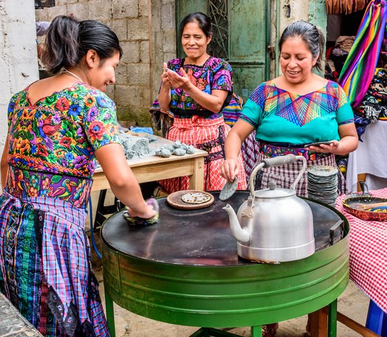 Femmes en train de faire la cuisine au Guatemala