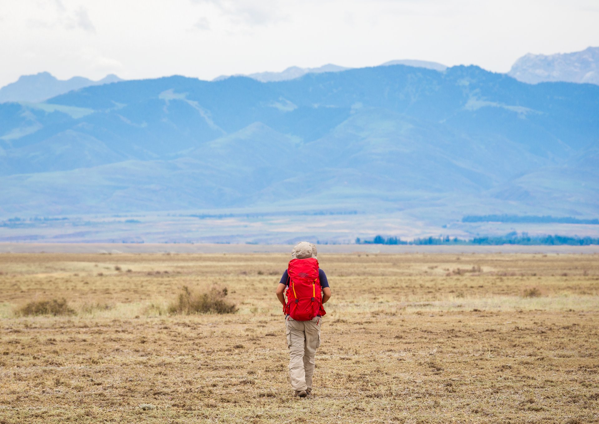 Randonneur dans le désert de Gobi, Mongolie