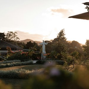 Coucher de soleil sur une statue, Boquete, Panama