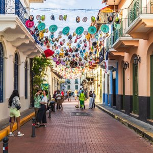 Rue colorée de Panama City au Panama