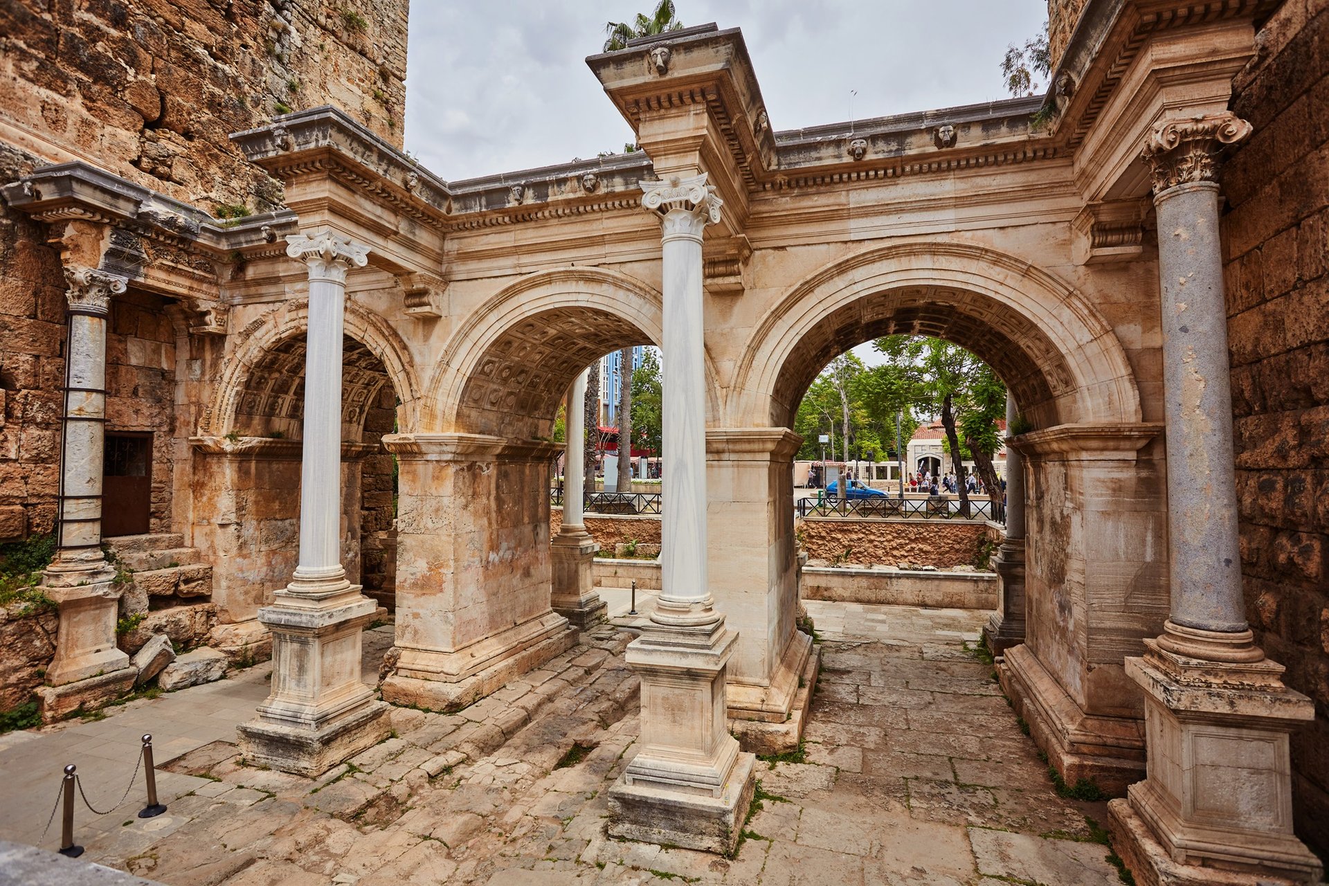 turquie antalya porte hadrien