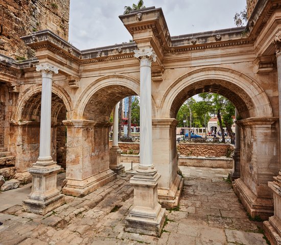 turquie antalya porte hadrien